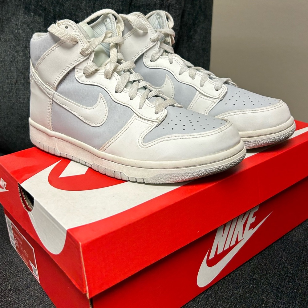 Nike high dunks. White/gray